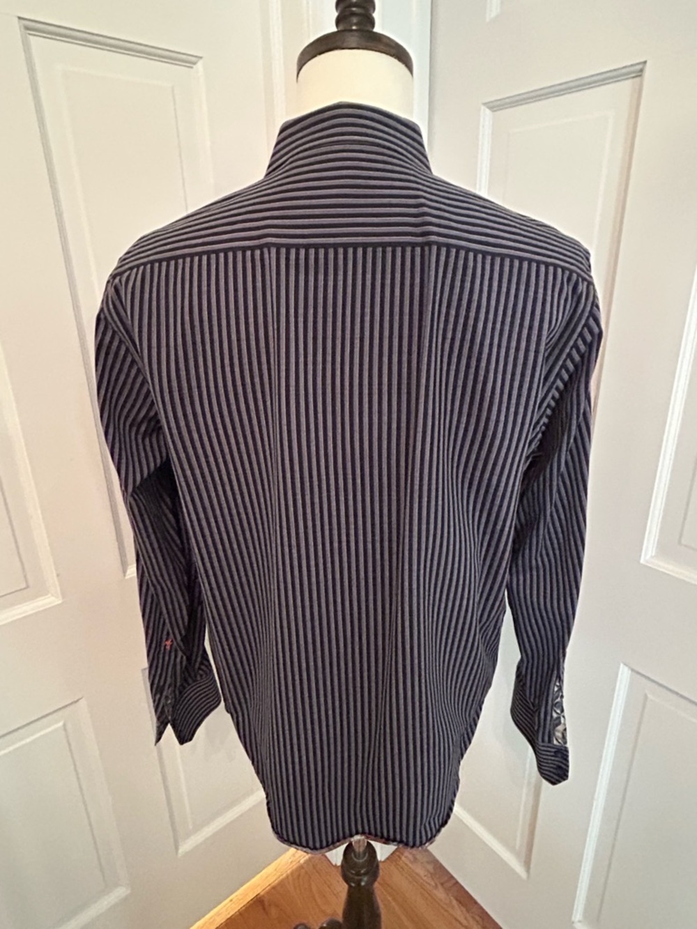 ROBERT GRAHAM Striped Button Down Geometric Flip Cuff Black Blue Gray Classic L - Picture 10 of 15